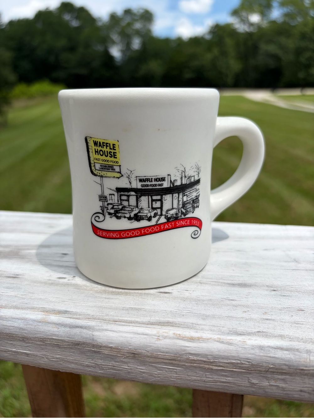 2012 'WAFFLE HOUSE' RESTAURANT WARE THICK HEAVY WHITE PICTURE COFFEE MUG EXC